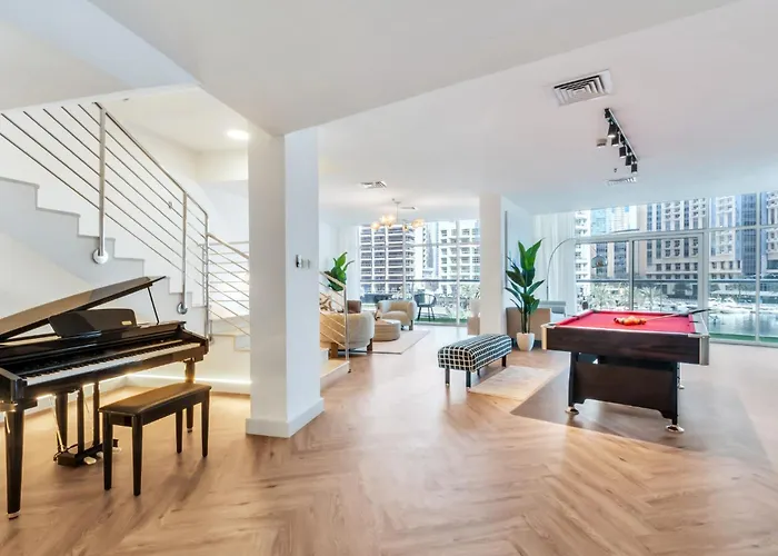 Vibrant Waterfront Duplex In Dubai Marina