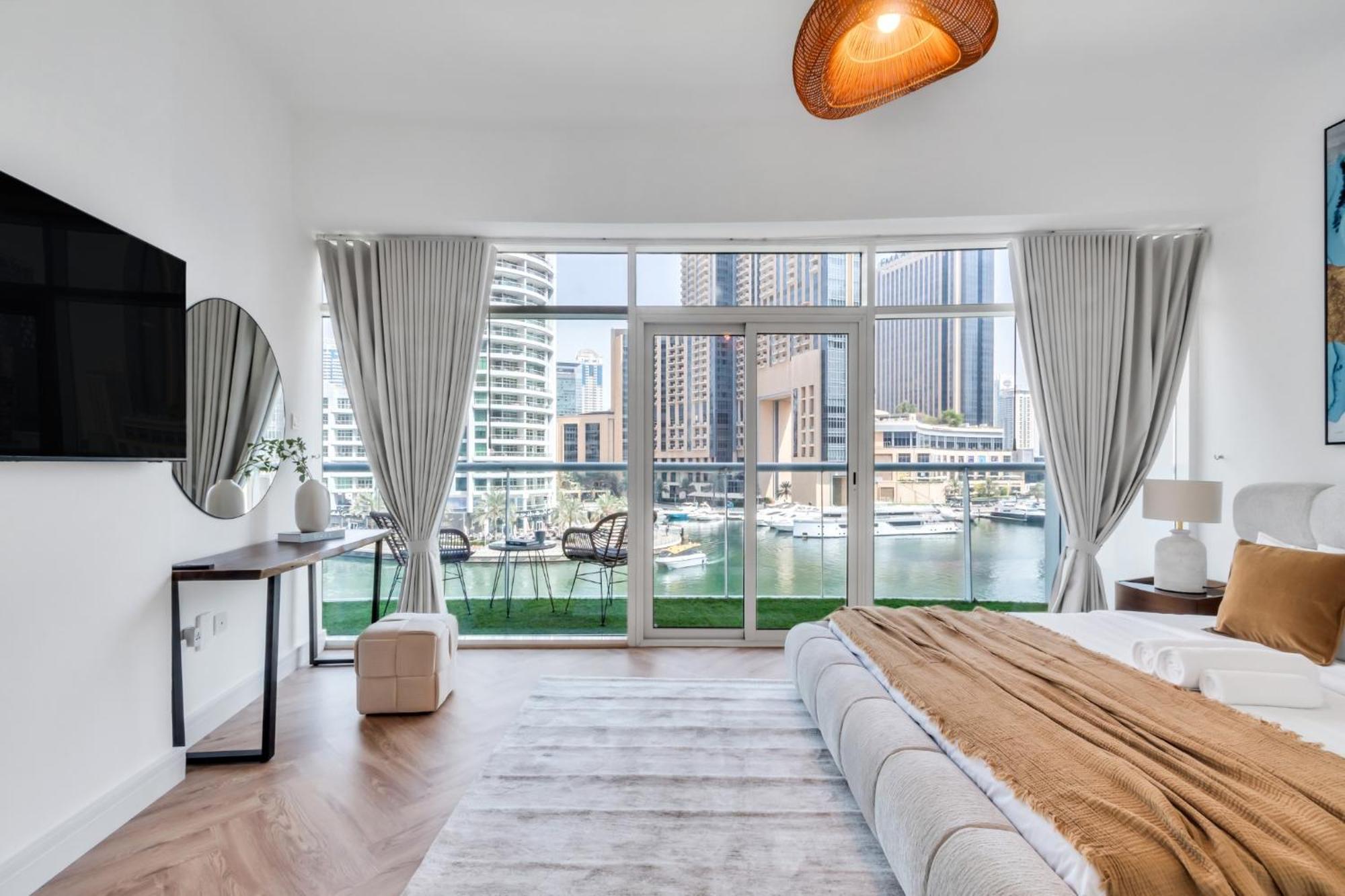 Vibrant Waterfront Duplex In Marina