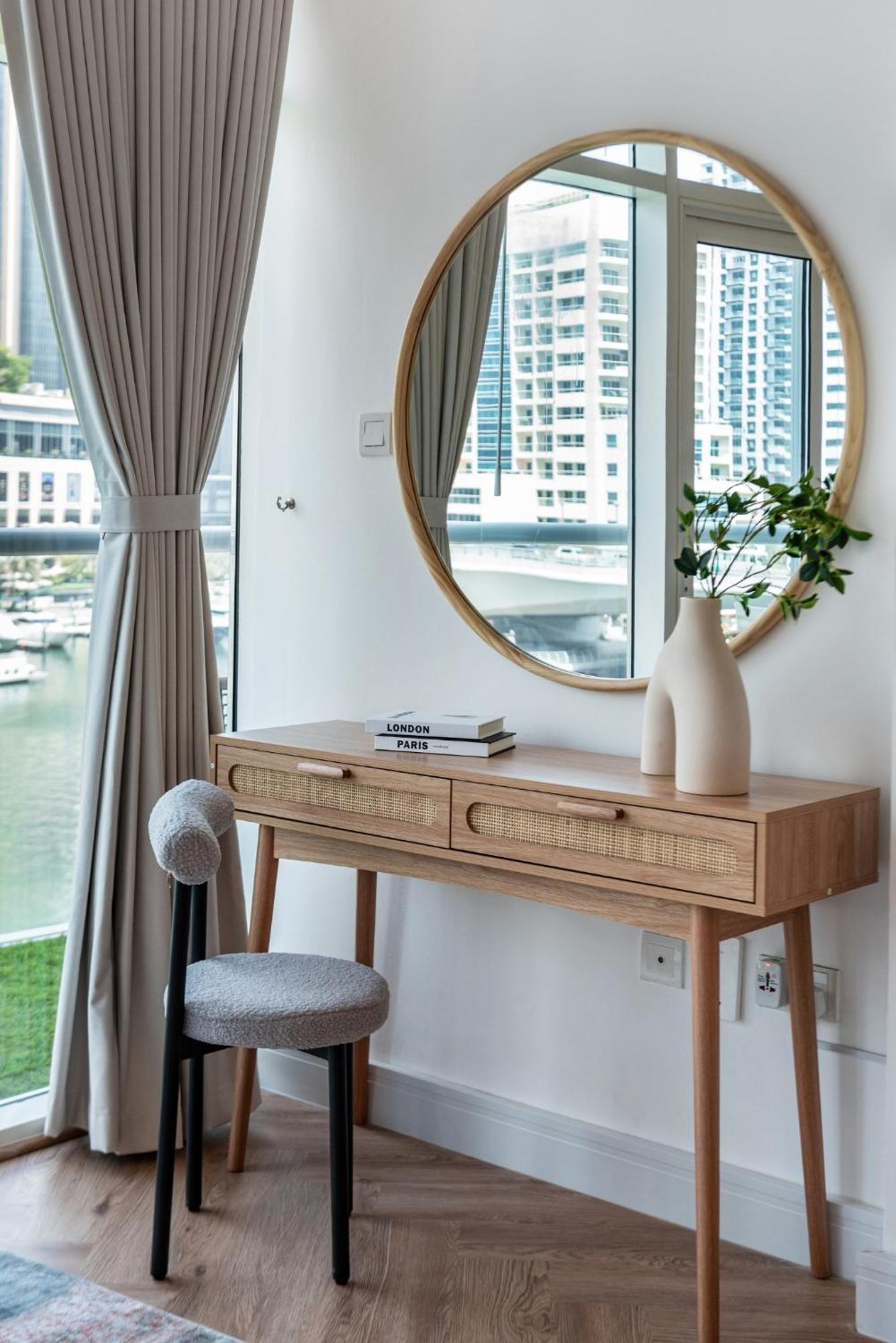 Vibrant Waterfront Duplex In Marina *