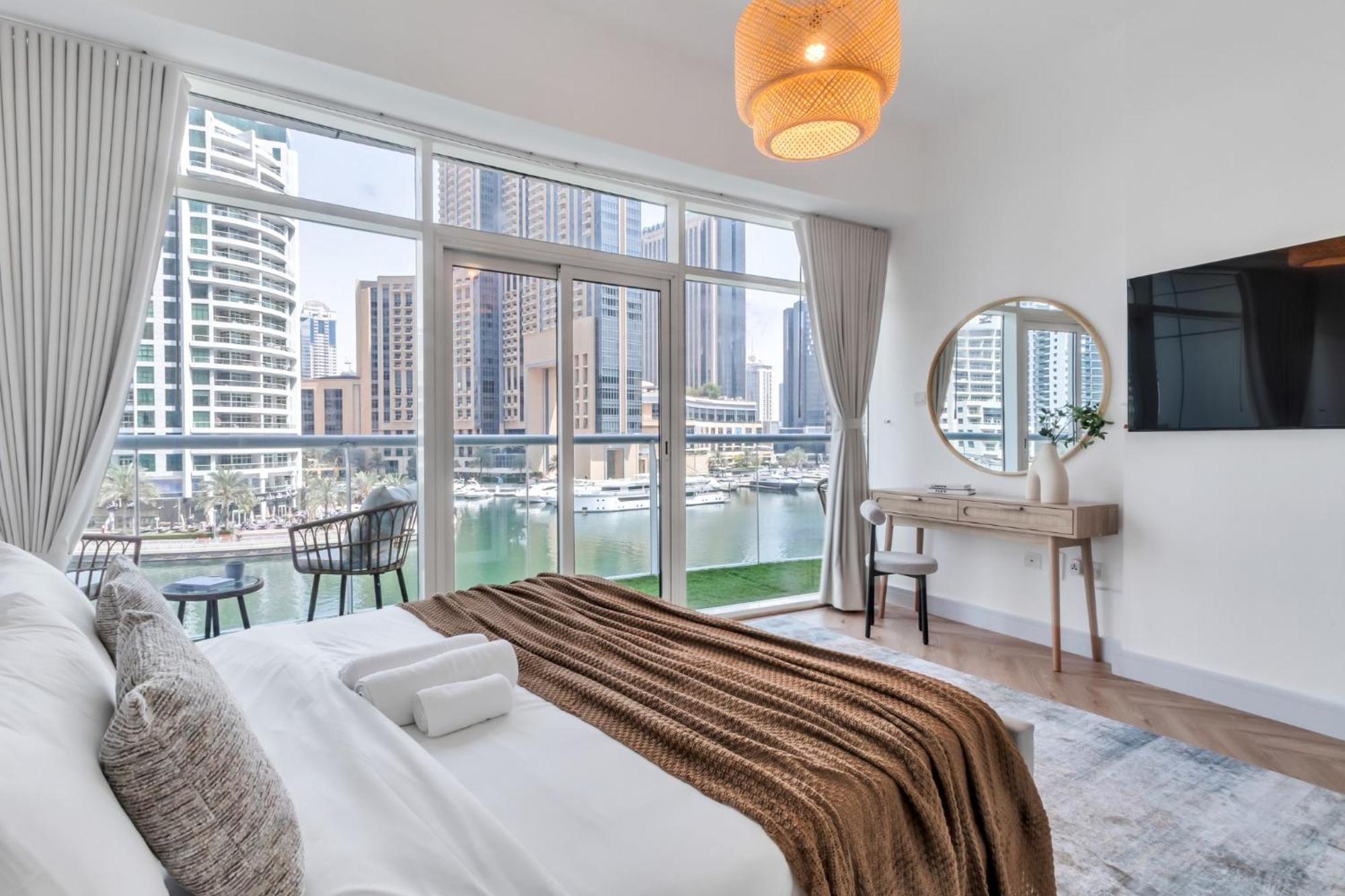Apartment Vibrant Waterfront Duplex In Marina Dubai
