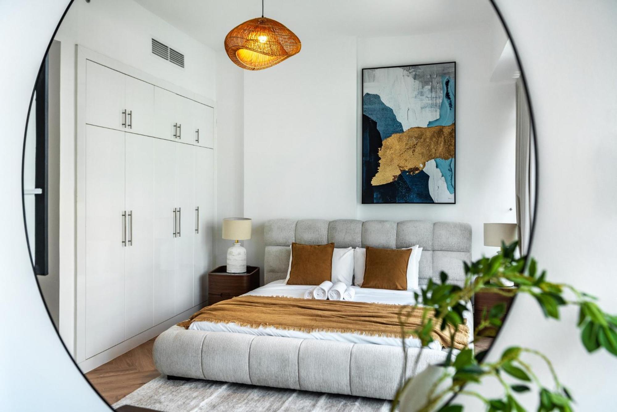 Vibrant Waterfront Duplex In Marina * Dubai