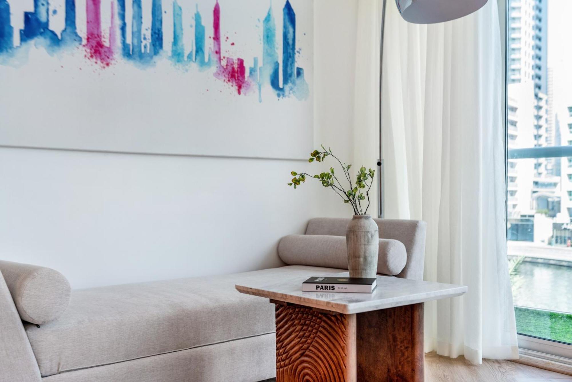 Vibrant Waterfront Duplex In Marina *